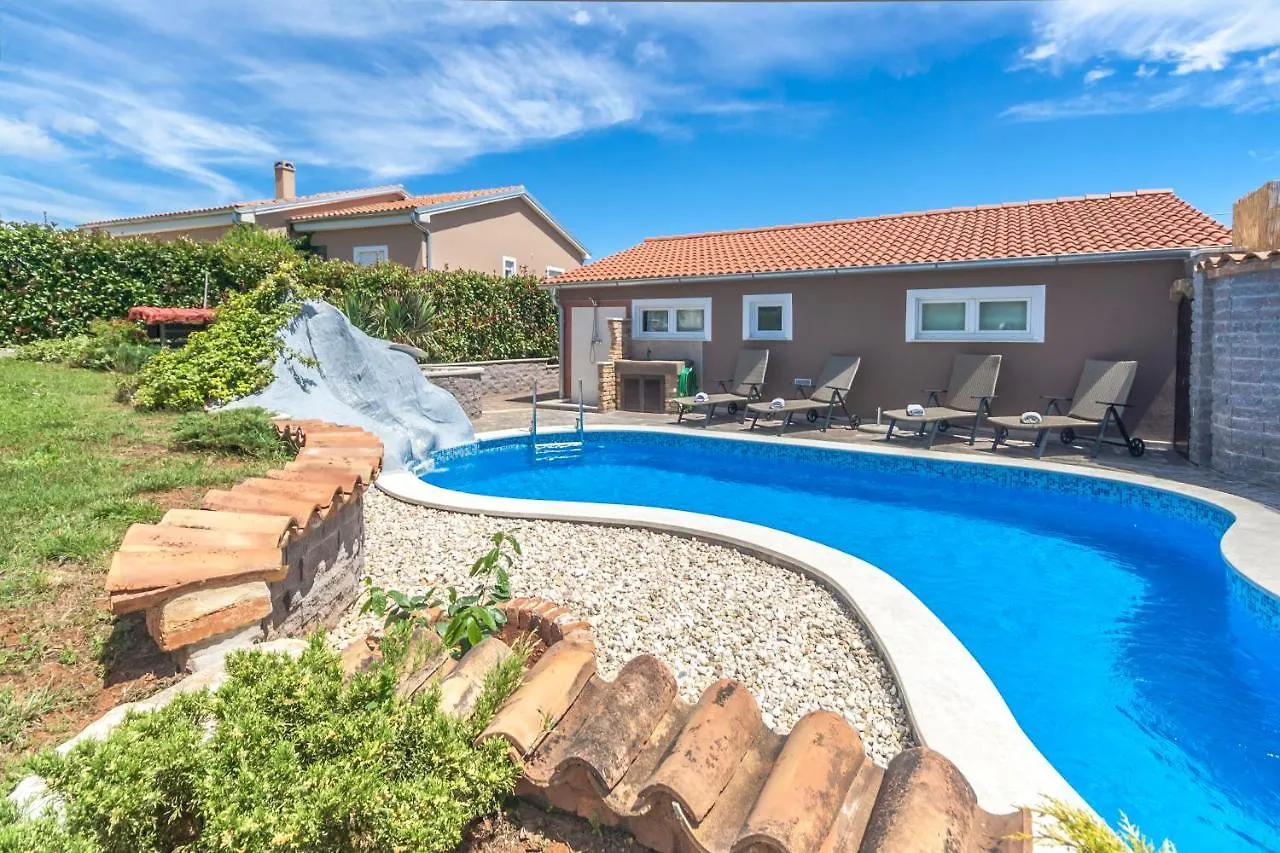 House Tomas With Pool Near Pula, Istria, Ferienhaus Istrien Marčana