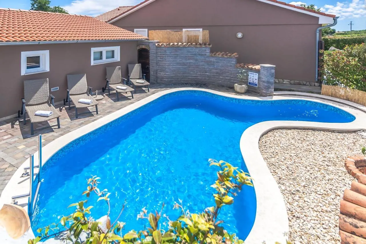 Villa House Tomas With Pool Near Pula, Istria, Ferienhaus Istrien Marčana